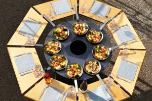 Kulinarik und Kommunikation an unserem innovativen Raclette-Tisch